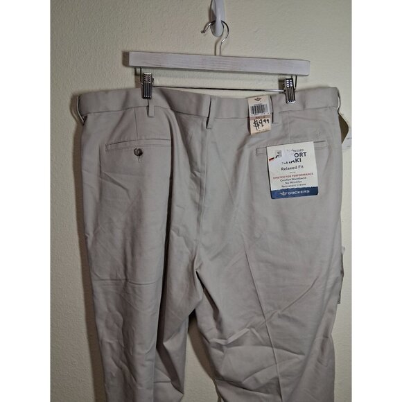 NWT Dockers Khaki Pants Relaxed Fit Men's Size 42x32 - Picture 4 of 9